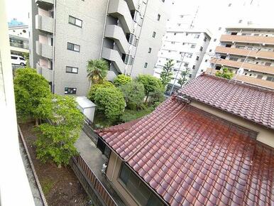 ベランダ側　３階から見た景観