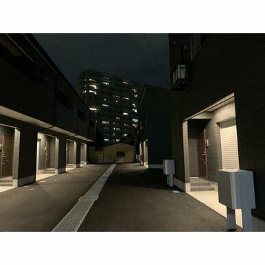 夜の外観