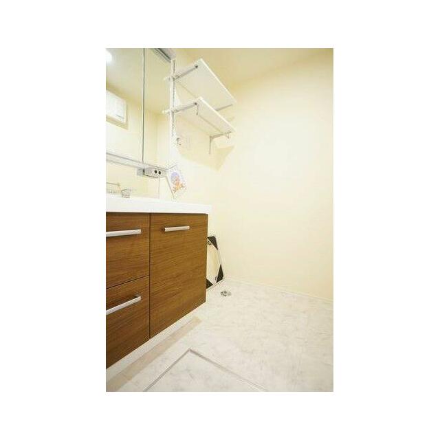 便利な洗髪機能付独立洗面台☆