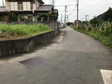 道路を含む土地画像