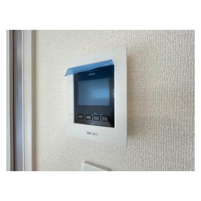 訪問者がひと目でわかるモニター付きインターホンを標準装備。お子さまのお留守番にも安心です！