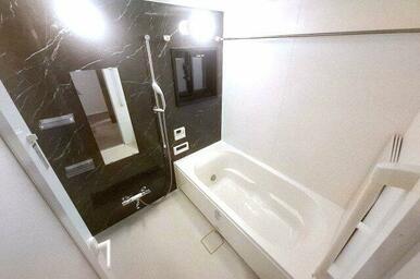 バスルーム。浴室暖房乾燥機付きです。