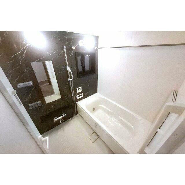 バスルーム。浴室暖房乾燥機付きです。