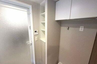 洗面室内リネン庫