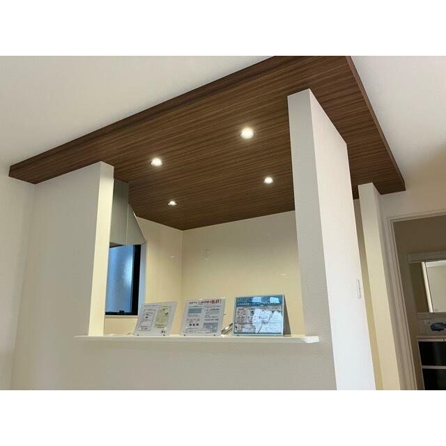 くつろぎスペースとしてはもとより、リビングに学習やテレワークのスペースを設けるご家庭も増えています（1号棟）