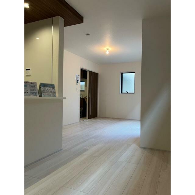 家具の配置で個性が光るリビング（1号棟）