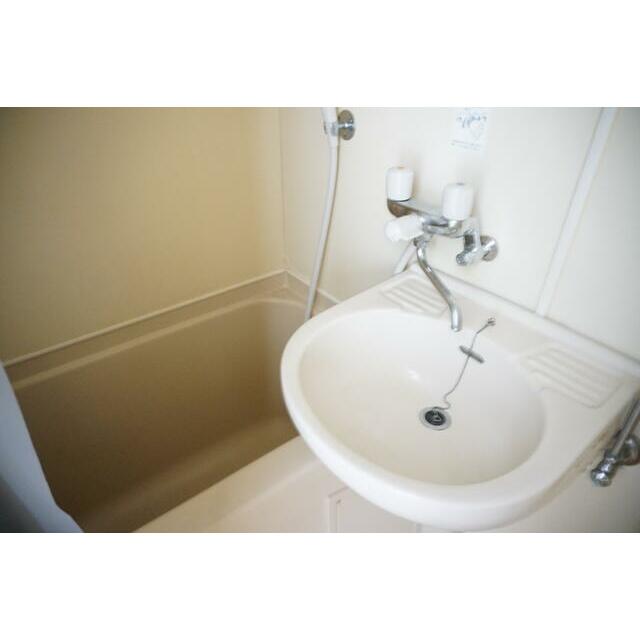 丸洗い可能！お掃除ラクラクの洗面台付き３点ユニットです☆