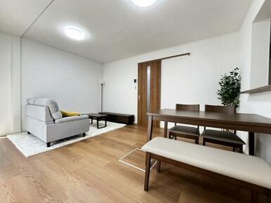 「LD」庭に出ることも可能のLD、ニトリ家具が設置されており、生活感を体験できます。