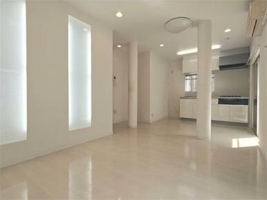 暖かい日差しの入る、フルリノベーションされたＬＤＫです。