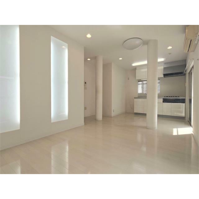 暖かい日差しの入る、フルリノベーションされたＬＤＫです。