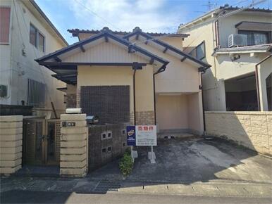 駐車スペース１台分。プリウスサイズ停めれます。