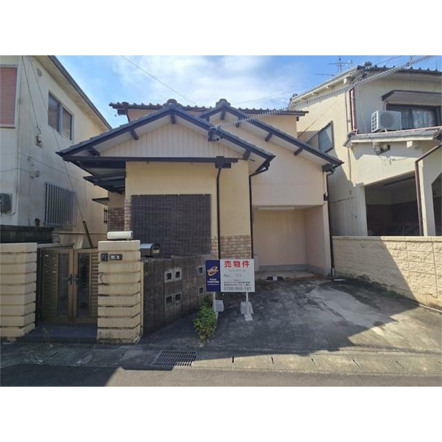 駐車スペース１台分。プリウスサイズ停めれます。