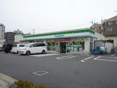 ファミリーマート秀栄多摩落合店