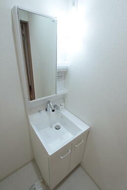 朝便利な独立洗面台♪