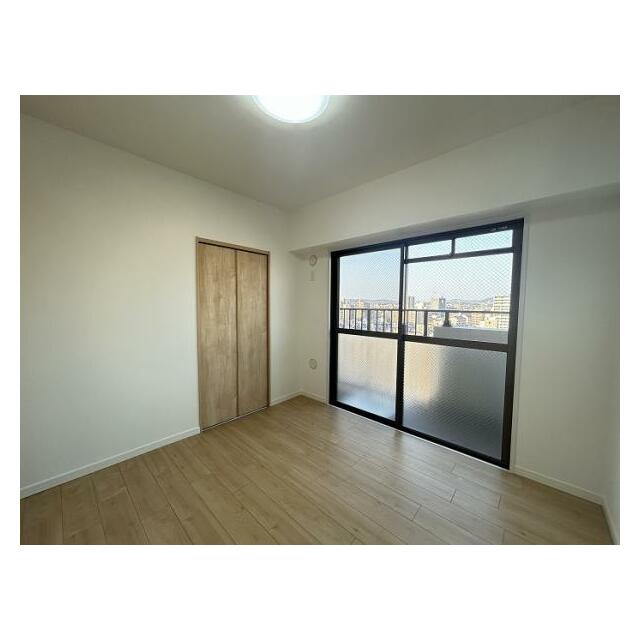 「北東側洋室」収納　開閉時