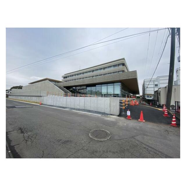 真岡市役所　　1616ｍ/徒歩21分、車5分