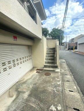 車庫前のアプローチ♪