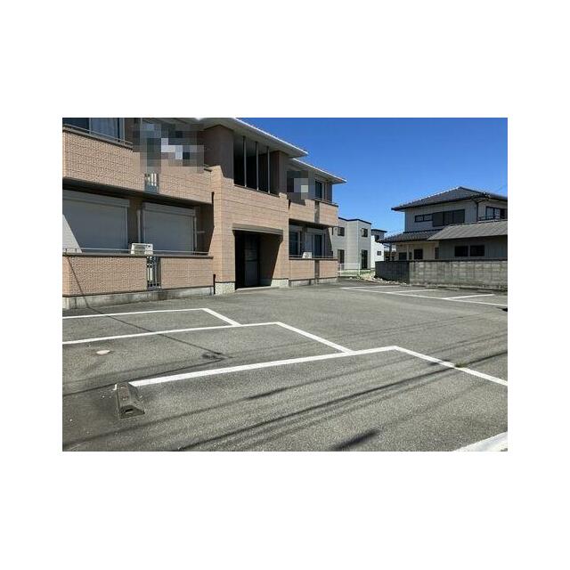 ☆敷地内に駐車場２台付いております☆