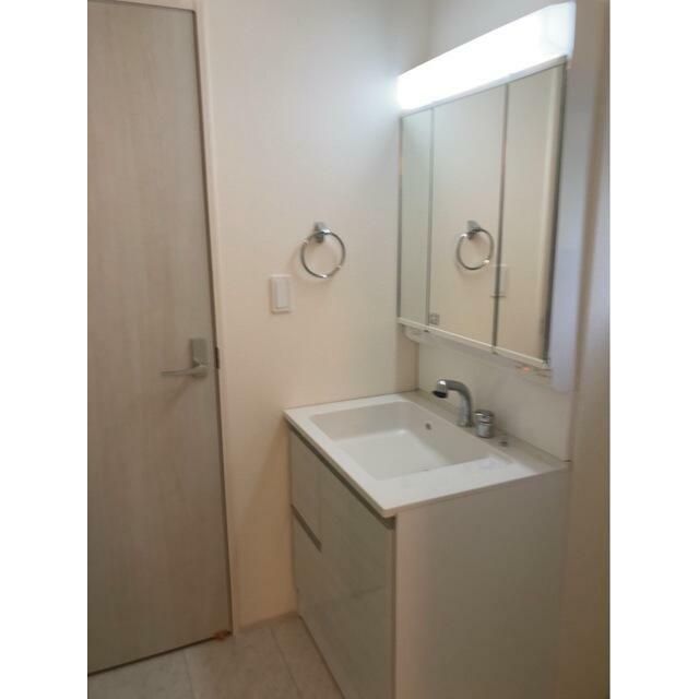 朝のお化粧から夜のスキンケアまで幅広く対応（2号棟）