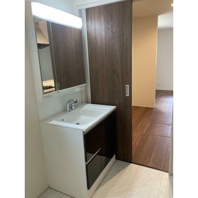 顔を洗って歯磨きもして1日を乗り切るエネルギーをここでチャージ（6号棟）