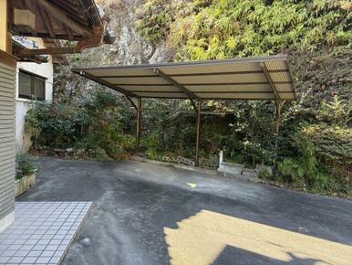 雨の日も安心のカーポート付き