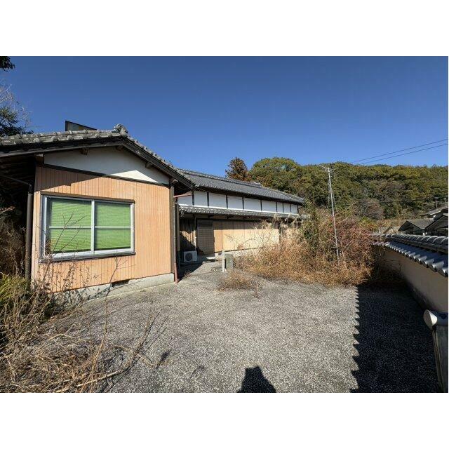 敷地にゆとりのある裏側外観