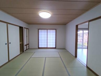 １階の和室。クロス貼替え、タタミの表替えが完了しました