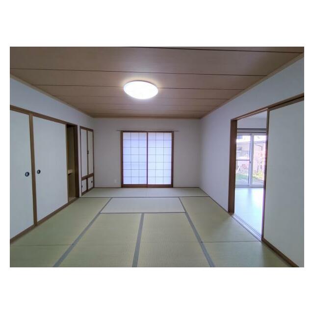 １階の和室。クロス貼替え、タタミの表替えが完了しました