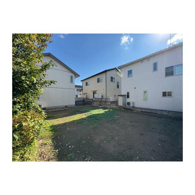 スーパーや銀行も近く、生活の便利性が高い地域です