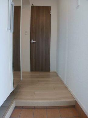 収納もある玄関です