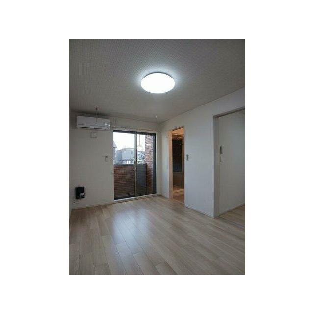 ゆったり過ごせる居間です