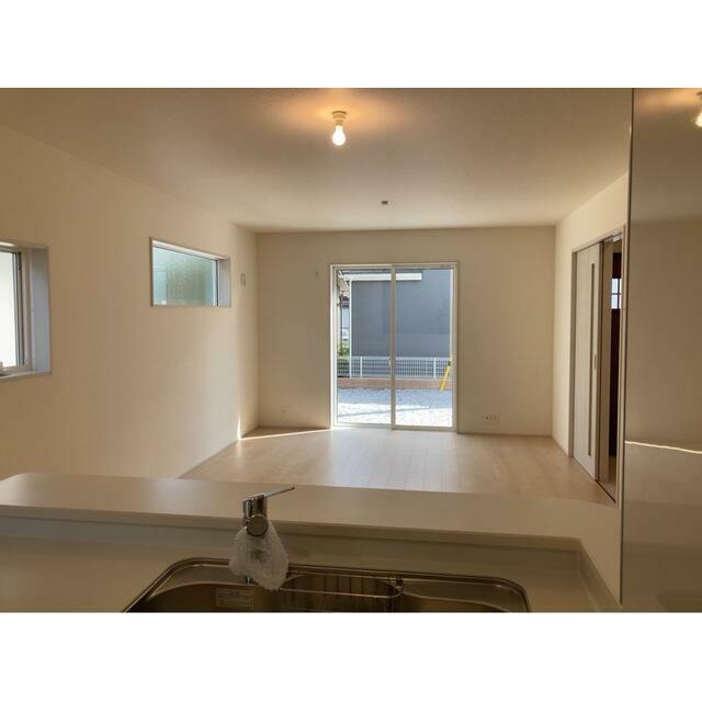 家具の配置で個性が光るリビング（3号棟）