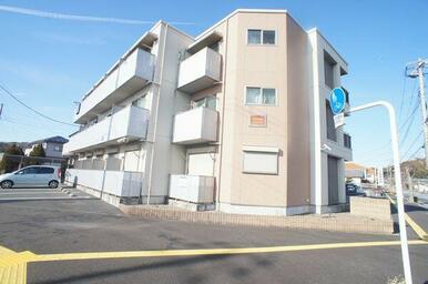 積水ハウス施工の３階建て重量鉄骨造の賃貸マンション『シャーメゾン』