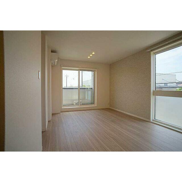 ＬＤＫ　角部屋ならではの２つの窓から光を取り入れる事ができます。