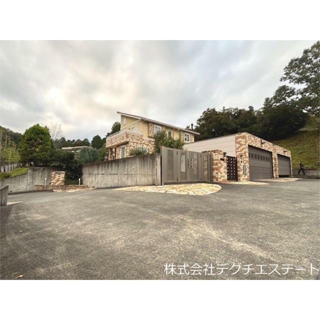 約１，２４２坪の広大な敷地です