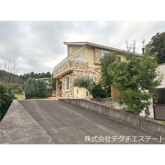 木造かわら・ソーラ－パネルぶき２階建