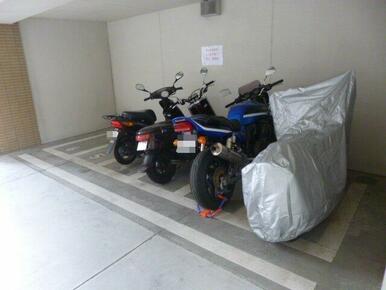 バイク駐輪場