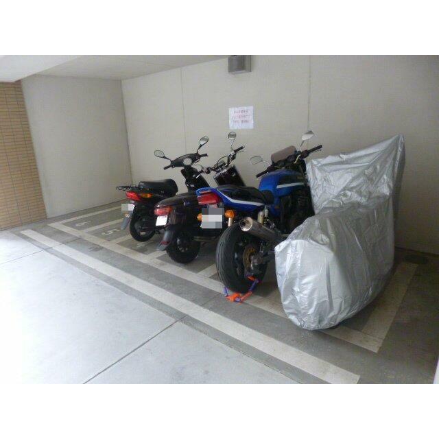 バイク駐輪場
