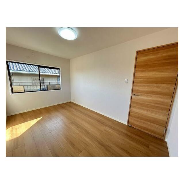 「2階洋室」約6.1帖、南向き