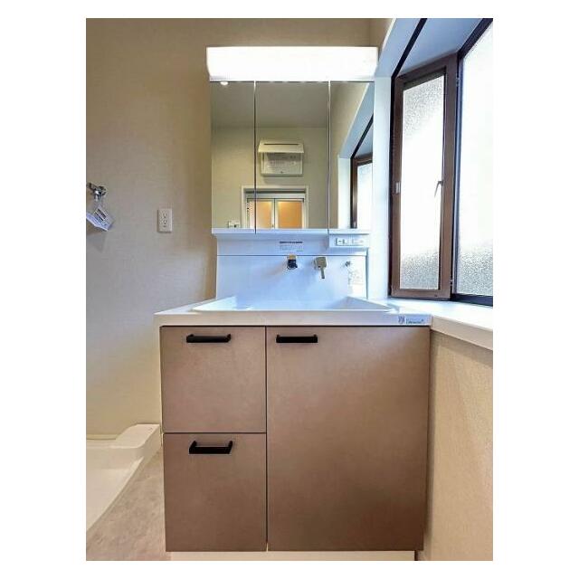 「洗面脱衣室」ハウステックの三面鏡洗面台、新品交換済み