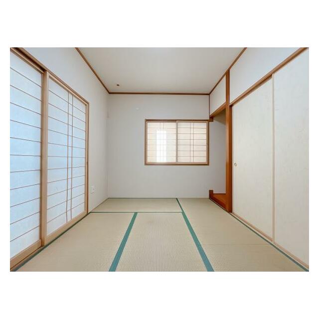 「和室」畳とクロス新品交換済みです。押入れと床の間がございます。