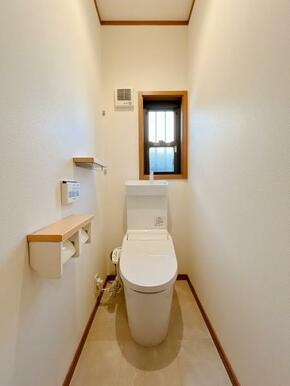 「1階トイレ」洗浄機付きのトイレがございます。クリーニング済み。