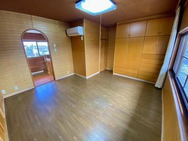 「2階約8帖洋室」収納スペースが沢山ありお部屋を広々と使えます