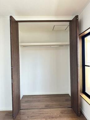 3階西側洋室約5帖クローゼットございます