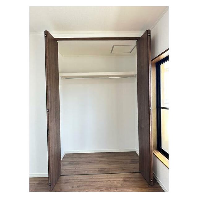 3階西側洋室約5帖クローゼットございます