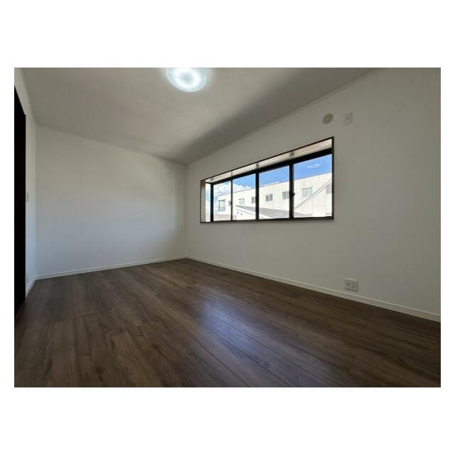 出窓のある3階東側洋室