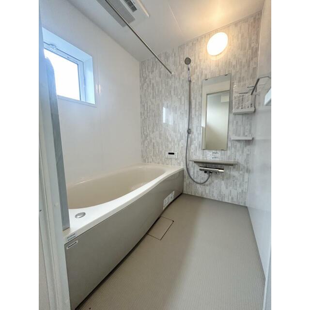 広々バスルーム。お子様とのふれあいの場所としても大切な空間。一日に疲れを癒す広々バスルームです。浴室