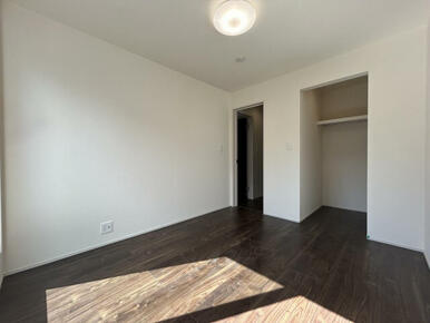 朝日をあびて、体内時計をリセット。清々しい朝の光をあびて、すっきりと目覚める。一日のスタートに大切な