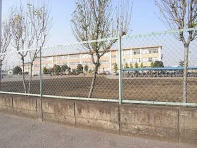 横川中学校　3351ｍ/徒歩42分、車9分