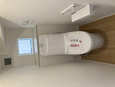 1階トイレ 備えあれば憂いなし。いざというときのために手すりが付いています
